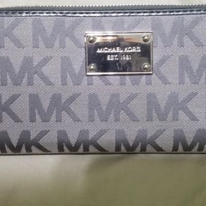 Michael Kors wallet pre loved